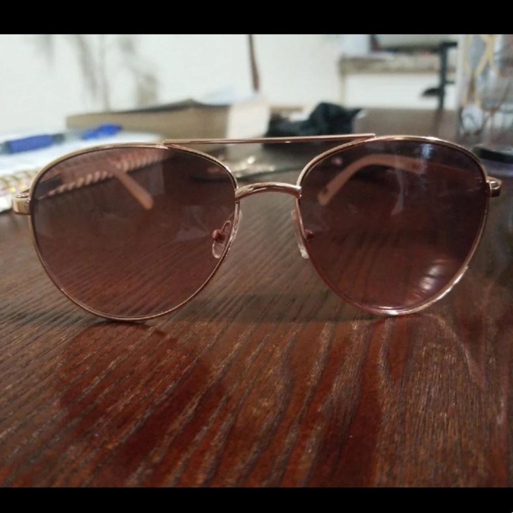 Tommy Hilfiger Shades
